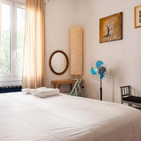 Gaudi 51 Apartment *